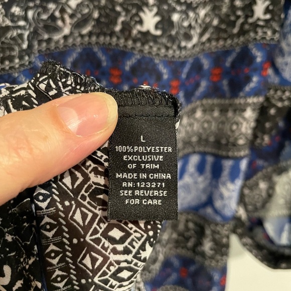 Justify elephant print sheer blouse in black and blue.  High low hemp Si… - Picture 5 of 5